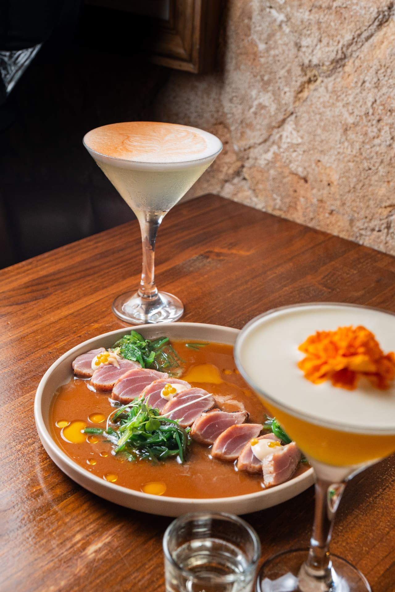 Tataki de atún con salmorejo